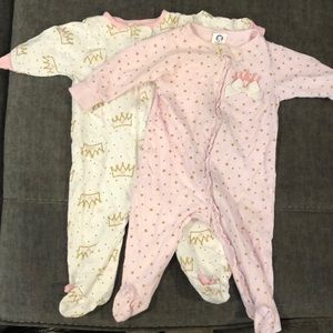 Pack of two Gerber 3 to 6 month zip up pajamas